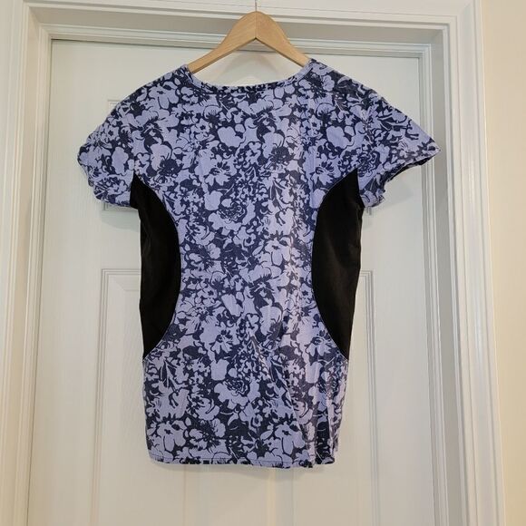 Divine scrubs by JDM uniforms floral size small - Picture 2 of 4